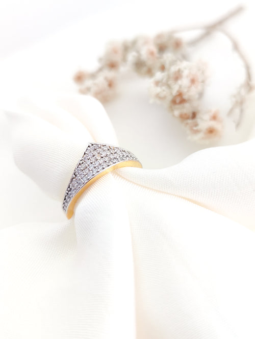 Celestia Crown – Pavé V-Curve Ring in 925 Silver