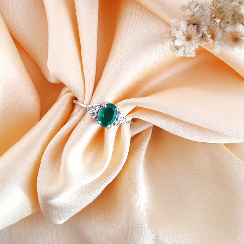 Emerald Haze – A Love Story Wrapped in Green