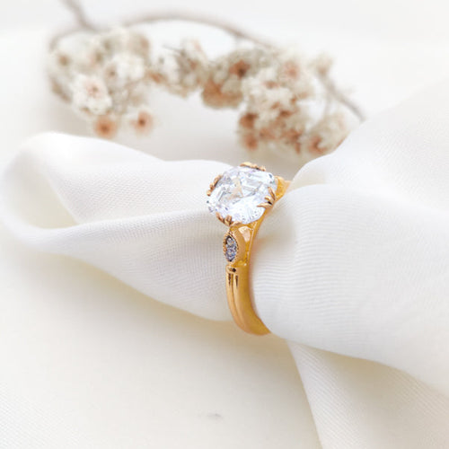 Vienna Kiss – Royal White Engagement Ring