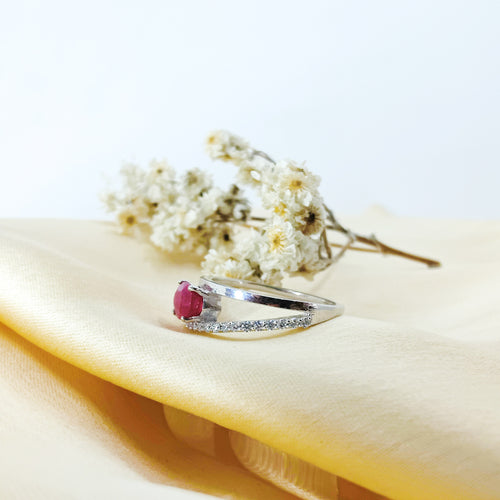 Diamonds & Rubies – Rihanna’s Flame Ring