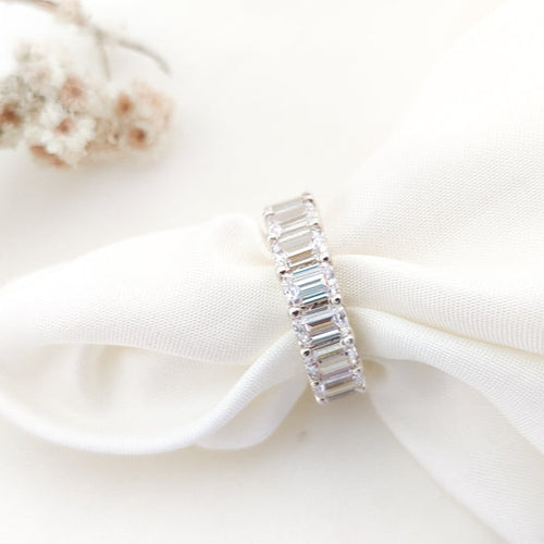 Delilah Glow– Octagon Moissanite Infinity Band Ring