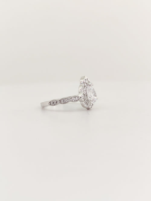 Elara Crown – Elegant Pear Diamond Ring
