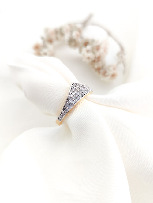 Celestia Crown – Pavé V-Curve Ring in 925 Silver