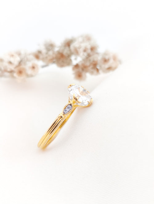 Vienna Kiss – Royal White Engagement Ring