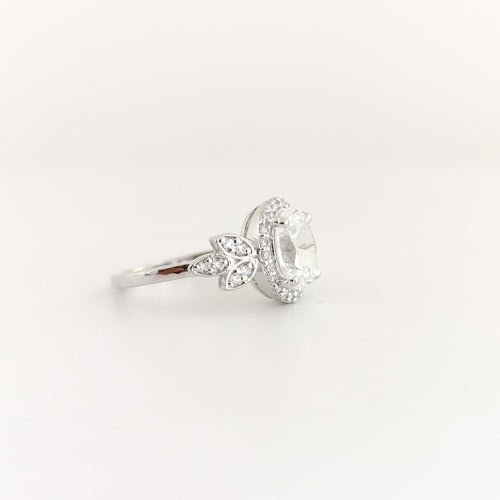 Ariana Grace – Classic Oval Diamond Sim Ring