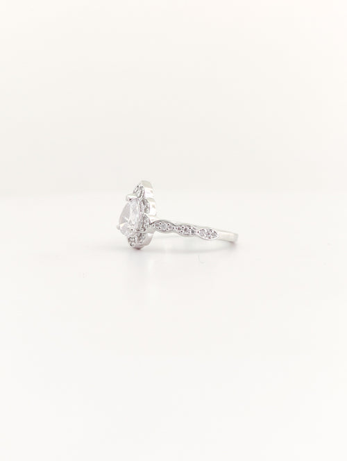 Elara Crown – Elegant Pear Diamond Ring