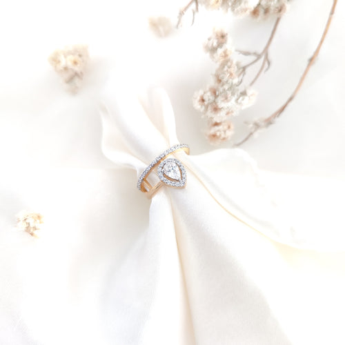 Juliet Luxe – Pear Stone Halo Ring