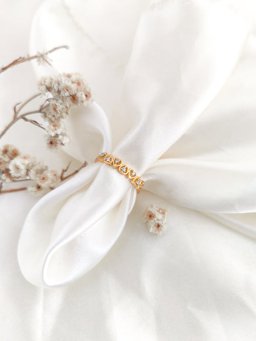 Gilded Hearts – Dainty Romance Ring