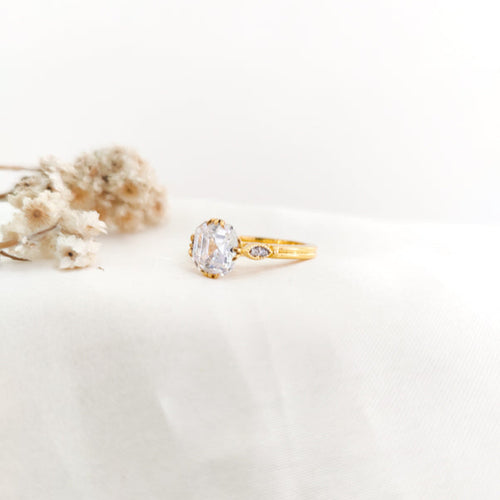 Vienna Kiss – Royal White Engagement Ring