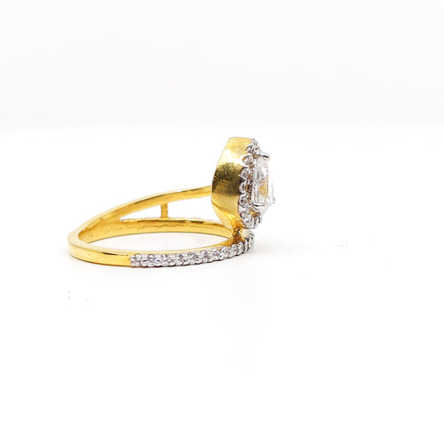Juliet Luxe – Pear Stone Halo Ring