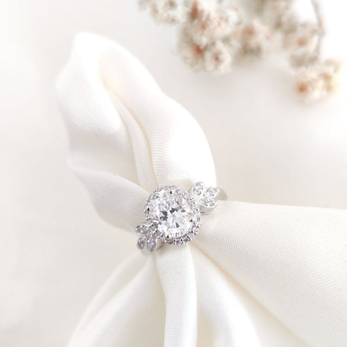 Ariana Grace – Classic Oval Diamond Sim Ring
