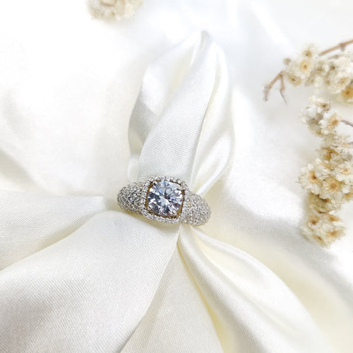 Dua Dazzle – Cushion Cut Halo Ring in Gold Finish