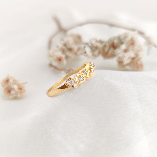 Gilded Hearts – Dainty Romance Ring