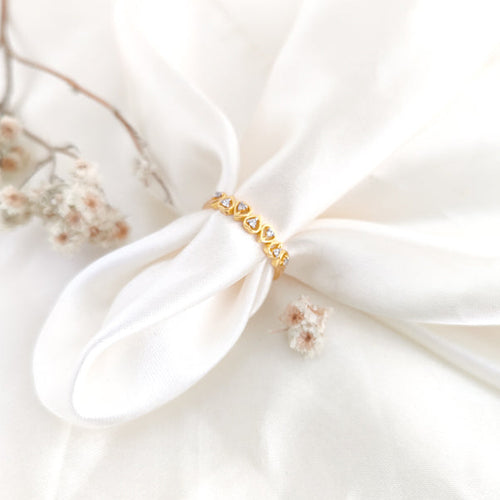 Gilded Hearts – Dainty Romance Ring