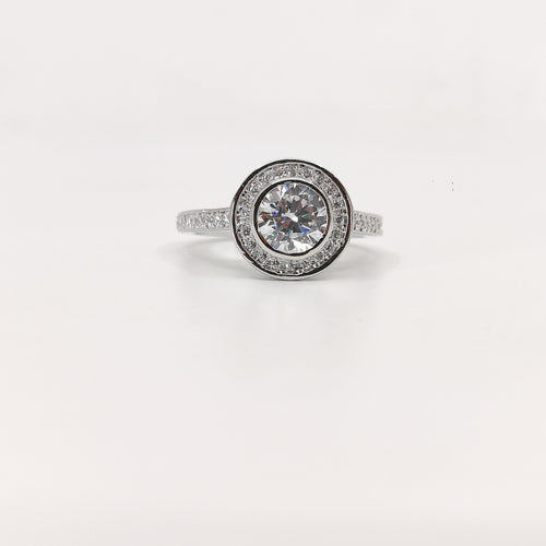 Luna Ray – Classic Round Engagement Ring