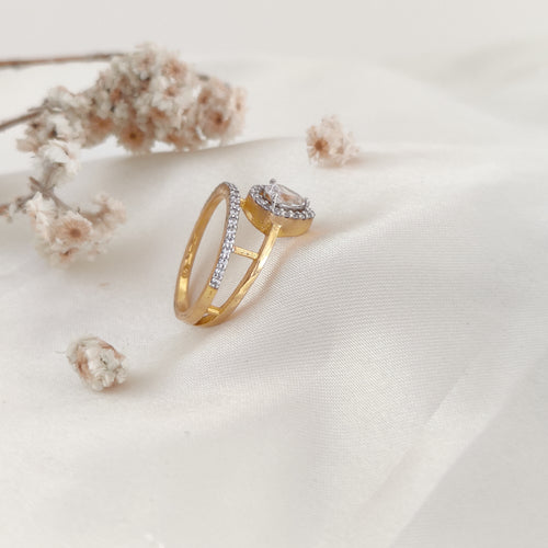 Juliet Luxe – Pear Stone Halo Ring