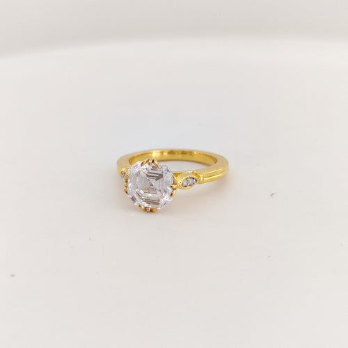 Vienna Kiss – Royal White Engagement Ring