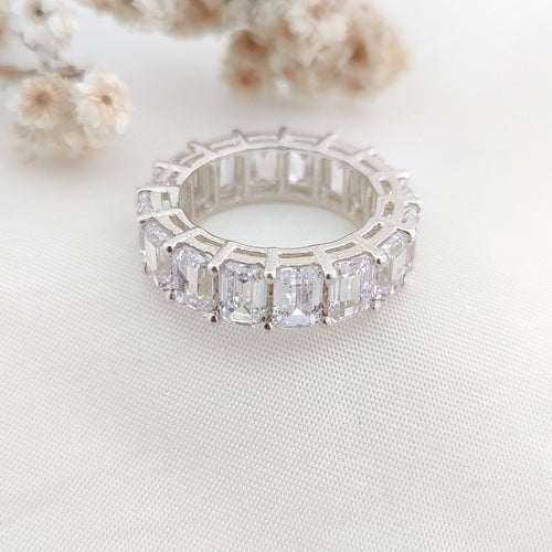Delilah Glow– Octagon Moissanite Infinity Band Ring