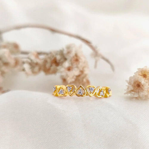Gilded Hearts – Dainty Romance Ring