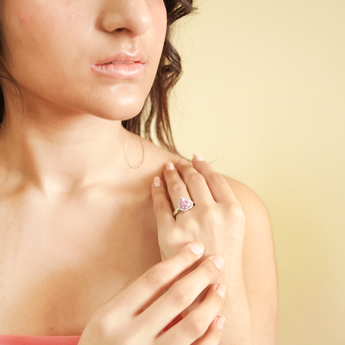 Sweetheart Sparkle – a heart-shaped pink diamond simulant ring that radiates romance and timeless elegance.