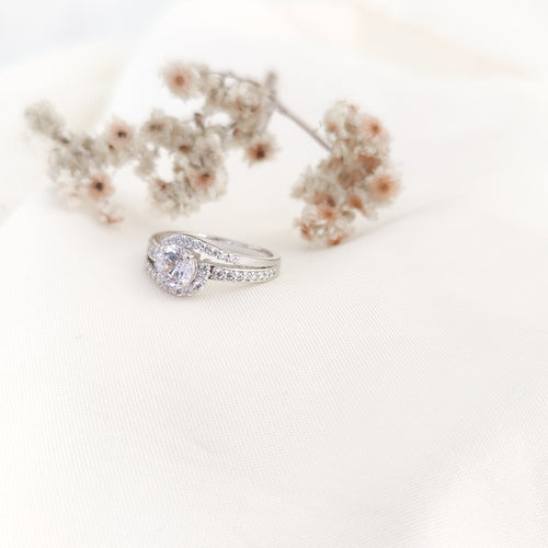 round-cut diamond simulant